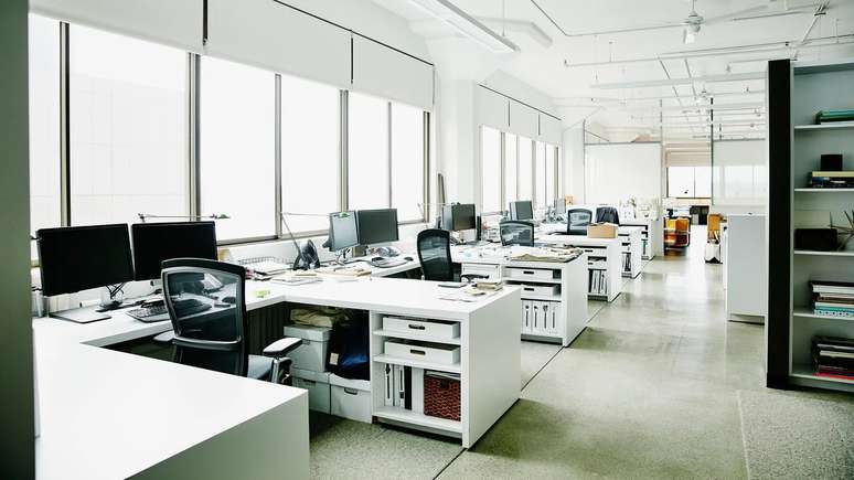 Mudan&ccedil;a para trabalho remoto n&atilde;o foi simples e, agora, muitas empresas est&atilde;o enfrentando desafio de como projetar modelo que funcione para todos