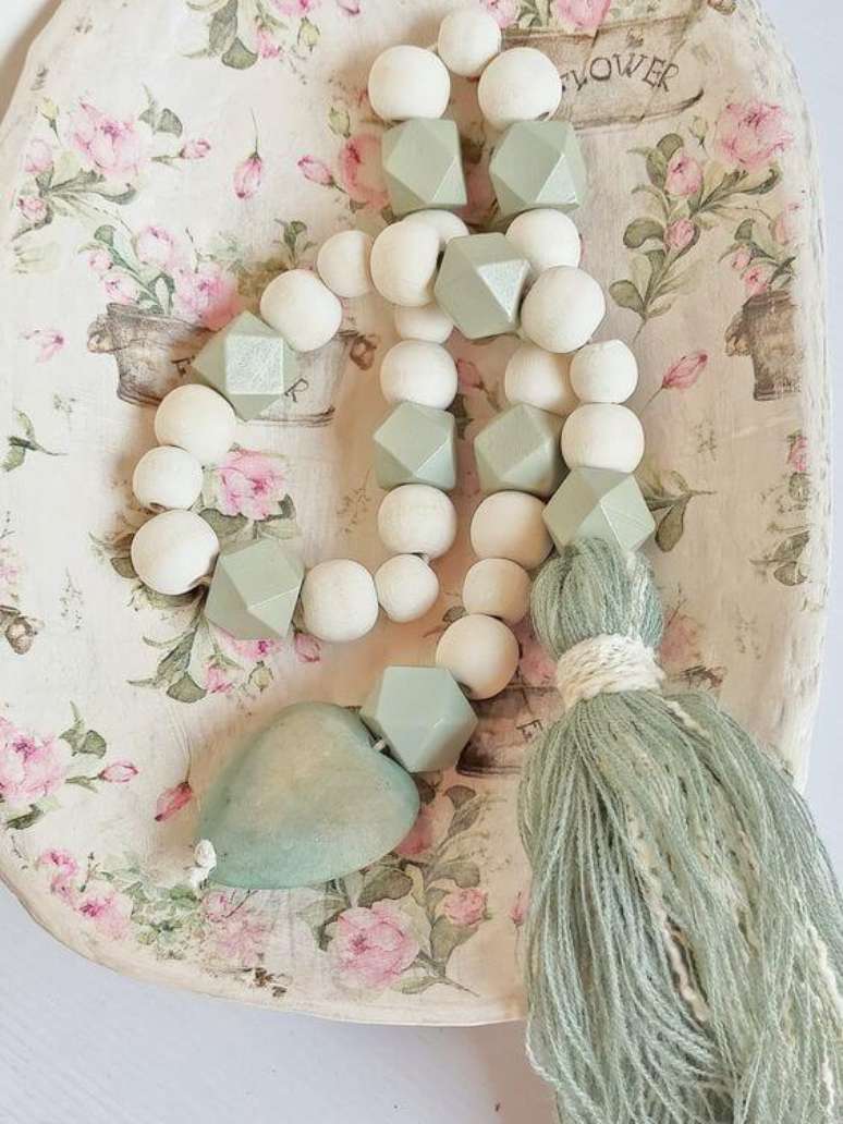 51. O colar de mesa pode ser usado solto. Fonte: Christine Midnight Crafter