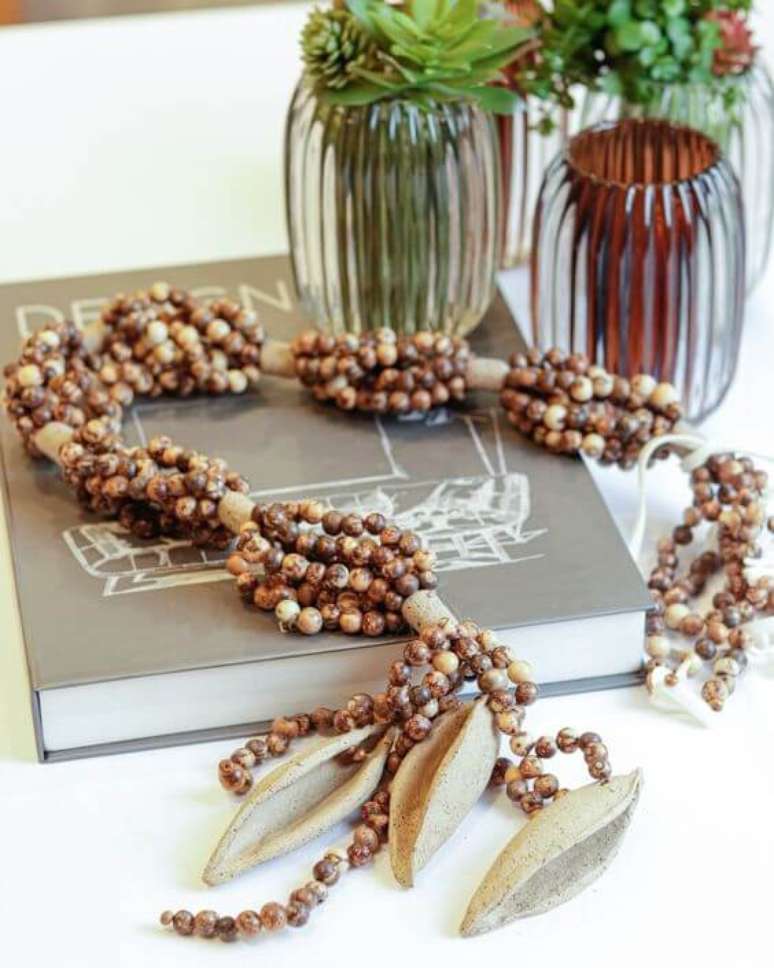 16. Modelo de colar decorativo para mesa. Fonte: Helenice Fonseca