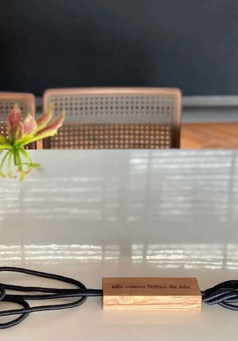 6. Decora&ccedil;&atilde;o moderna com colar de mesa de jantar. Fonte: Decor F&aacute;cil