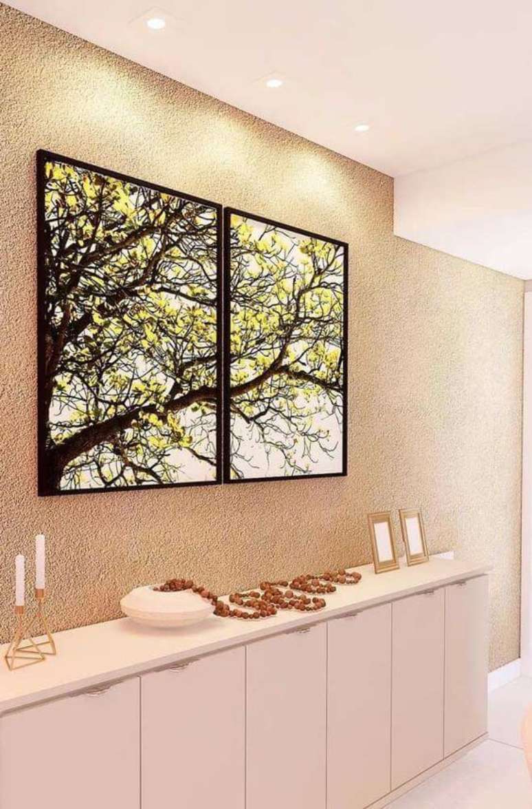 9. O colar de mesa decora o buffet da casa. Fonte: Decor F&aacute;cil