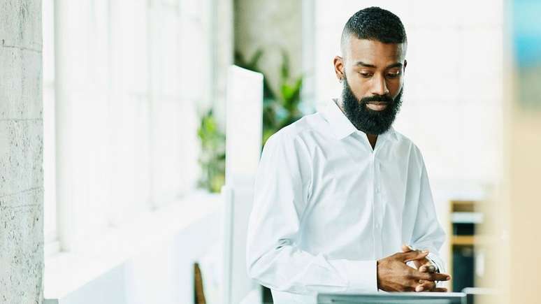 Pesquisa mostrou que 81% das pessoas com menos de 35 anos de idade sentiram-se solit&aacute;rias trabalhando em casa por longo prazo