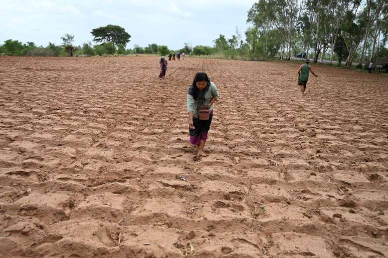 Zarli Naing trabalhava na região de Magway, uma área rural pobre no centro de Mianmar, onde há forte resistência ao governo militar