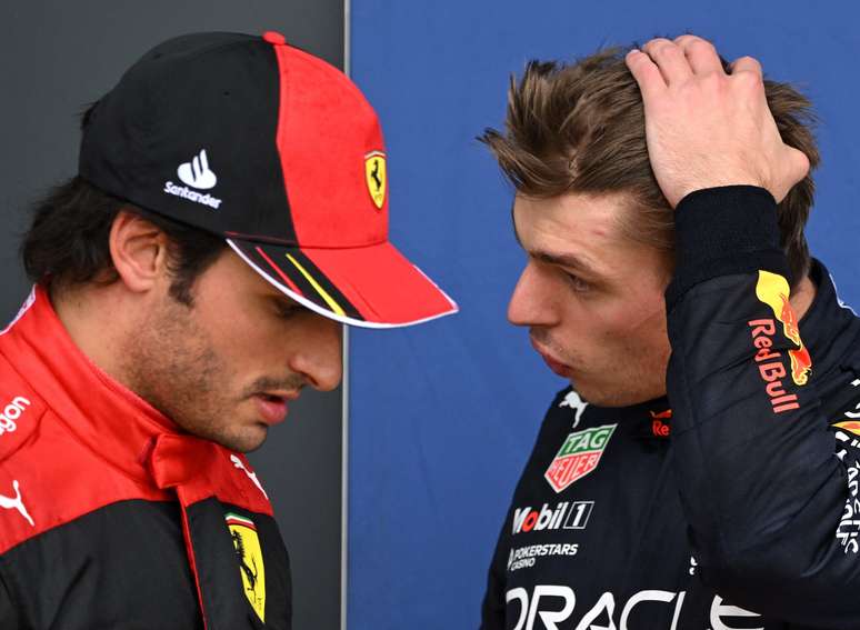 Carlos Sainz e Max Verstappen, hoje, disputam no pelotão da frente da F1 