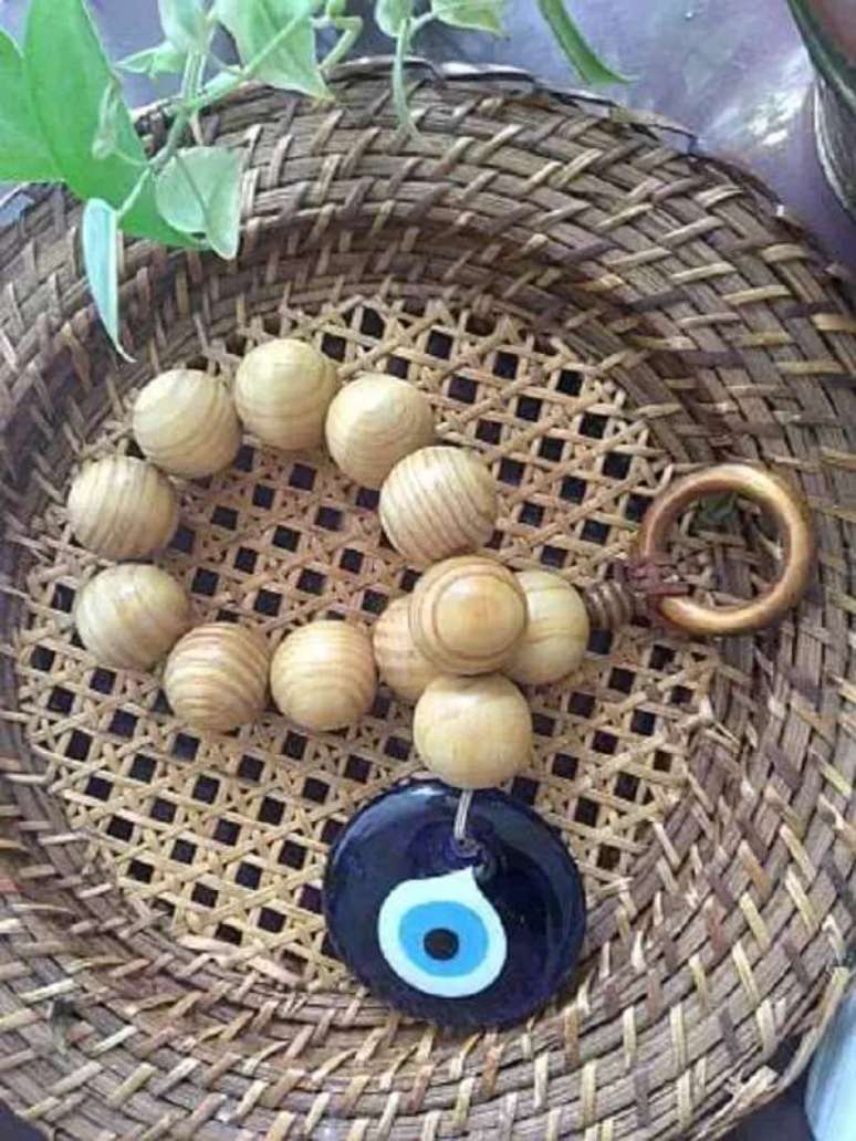 10. O colar de mesa foi colocado sobre o cesto. Fonte: Vivian Ign&aacute;cio