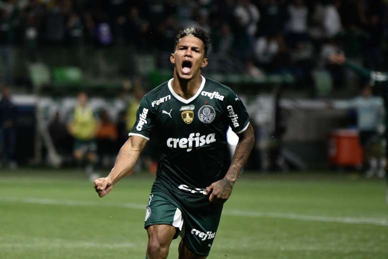 Palmeiras vence e volta a ser líder do Brasileirão