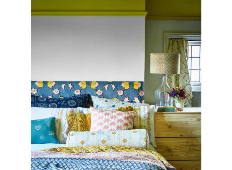 Crie altura pintando a parte superior da parede