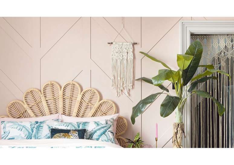 N&atilde;o h&aacute; nenhuma regra que determine que os pain&eacute;is de parede tenham que ser pranchas de madeira retangulares ou quadradas. Ofere&ccedil;a &agrave;s suas paredes mais personalidade, criando formas geom&eacute;tricas elegantes.