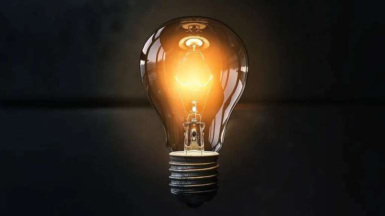 Uma lâmpada conectada é o princípio para uma casa conectada (Imagem: Gimono/Pixabay)