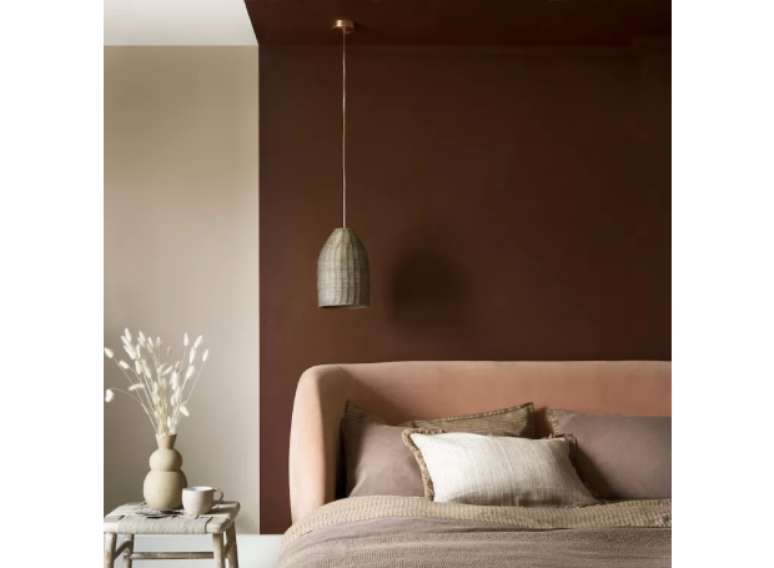 Pinte um dossel sobre uma cama