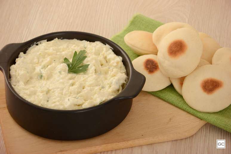 Pat&ecirc; de queijos com ervas | Foto: Guia da Cozinha