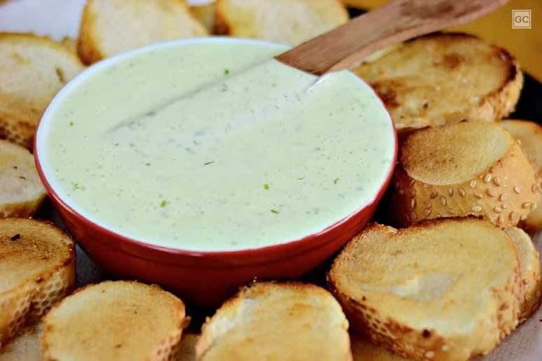 Pat&ecirc; de alho | Foto: Guia da Cozinha