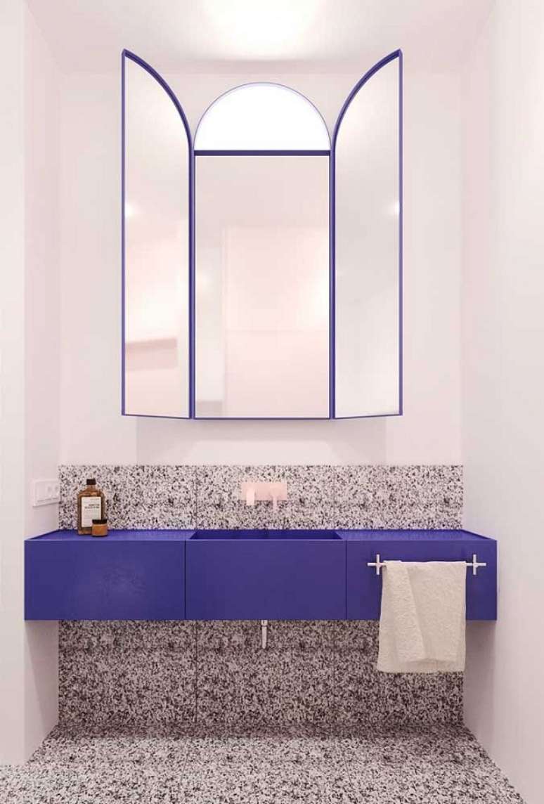 9. Bancada de corian azul para banheiro moderno – Foto Decor Facil