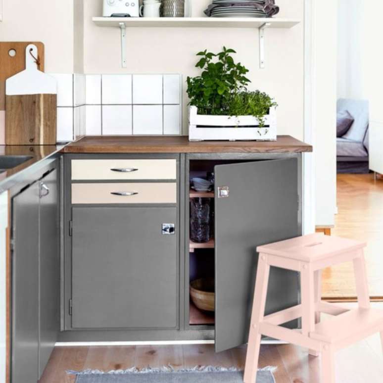 Renove o ambiente de forma barata, pintando as arm&aacute;rios.