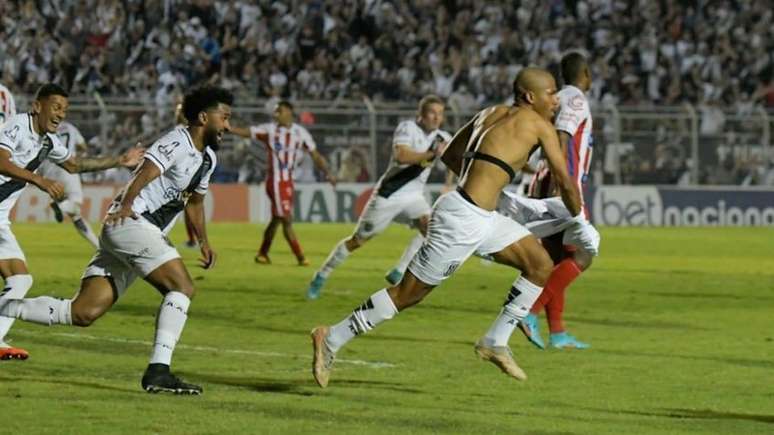 Gol salvador de Eliel contra o Náutico (Álvaro Jr./PontePress)