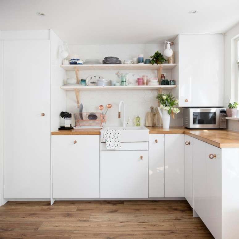 Amplie o espa&ccedil;o com um design leve e arejado.