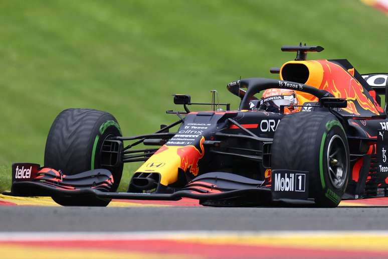 Max Verstappen em ação na pista de Spa-Francorchamps 