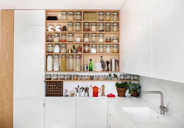 37. Cozinha com bancada corian branco – Foto Houzz