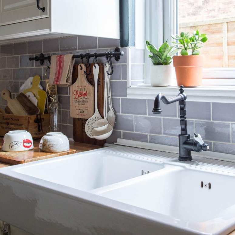 Aumente o tamanho da pia.