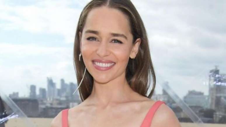 AVC: Emilia Clarke declara que "parte do cérebro não funciona"