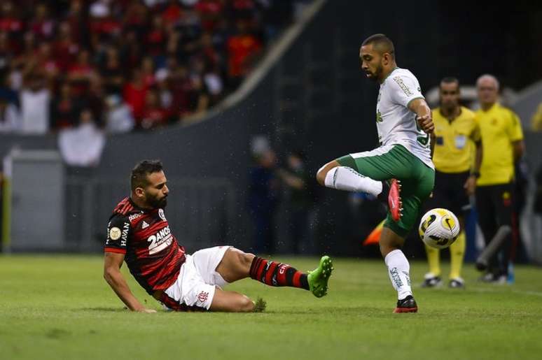 Thiago Maia em ação contra o Juventude (Foto: Marcelo Cortes/Flamengo)