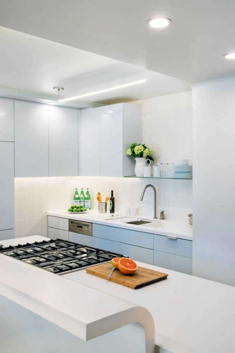 42. Cozinha com corian branco – Foto Archiexpo
