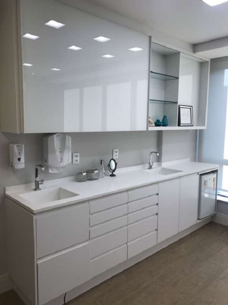 61. Bancada corian no banheiro &ndash; Foto Beer Juchen Manufaktyr