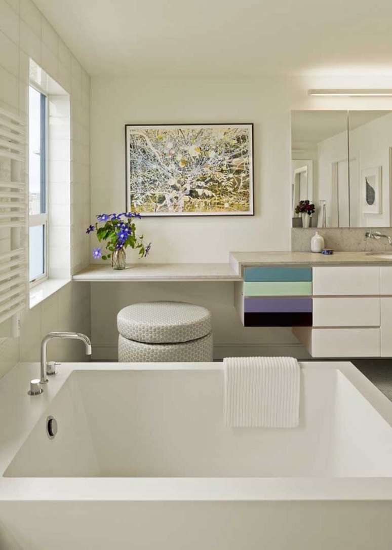 17. Banheiro com bancada corian &ndash; Foto Decorei