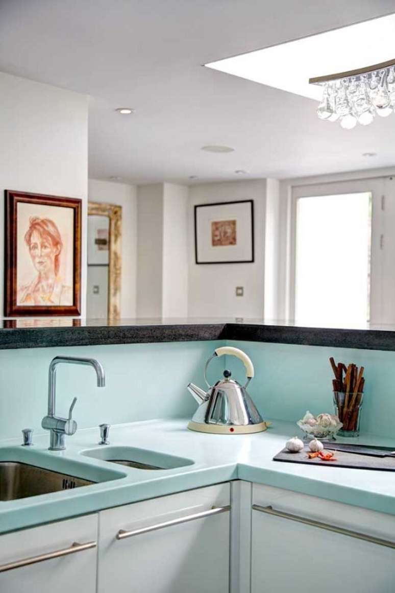29. Corian colorido para cozinha moderna &ndash; Foto Houzz