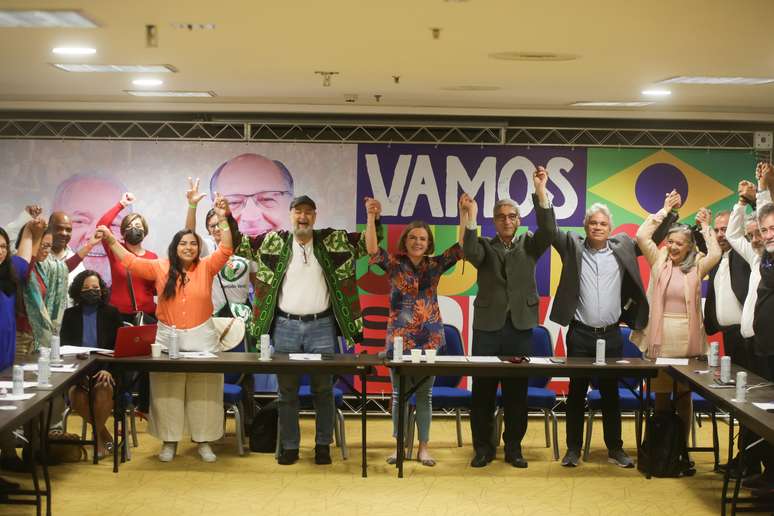 Lideranças do Partido dos Trabalhadores e da federação partidária Brasil da Esperança - formada por PT, PC do B e PV - oficializaram a candidatura de Lula