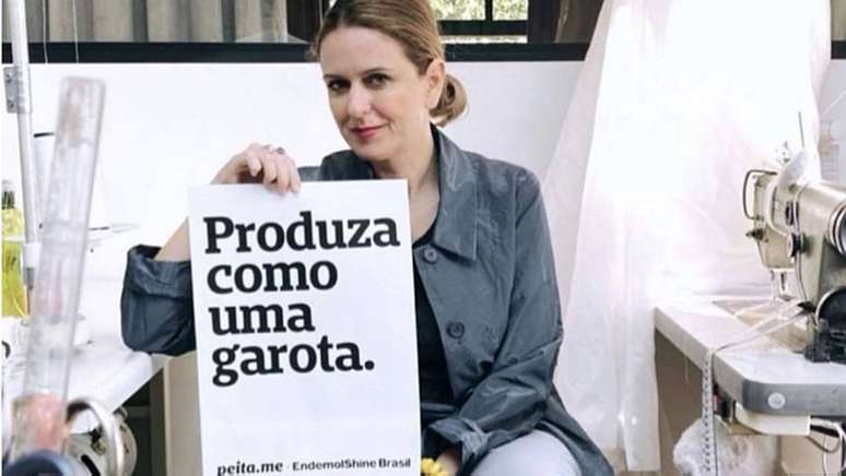 Emannuelle Junqueira investe na moda sustentável para fugir de padronização em vestidos de casamento.