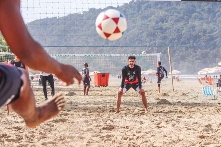 Sergio Biancardi é praticante assíduo de futevôlei (Foto: Divulgação)