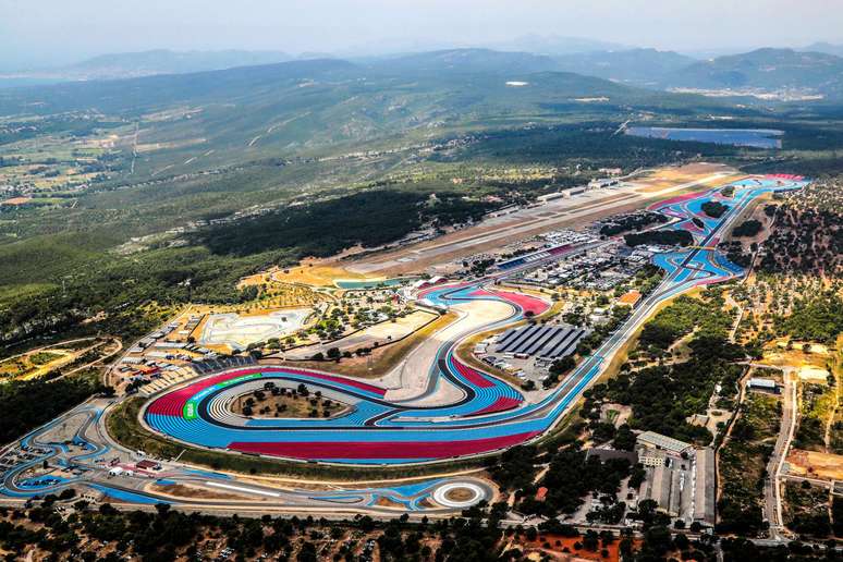 O sol banha o circuito de Paul Ricard, casa do GP da França 