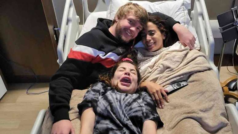 Ao ser hospitalizada, a cantora ficou acompanhada do namorado, Murda Beatz, e da amiga GKay.