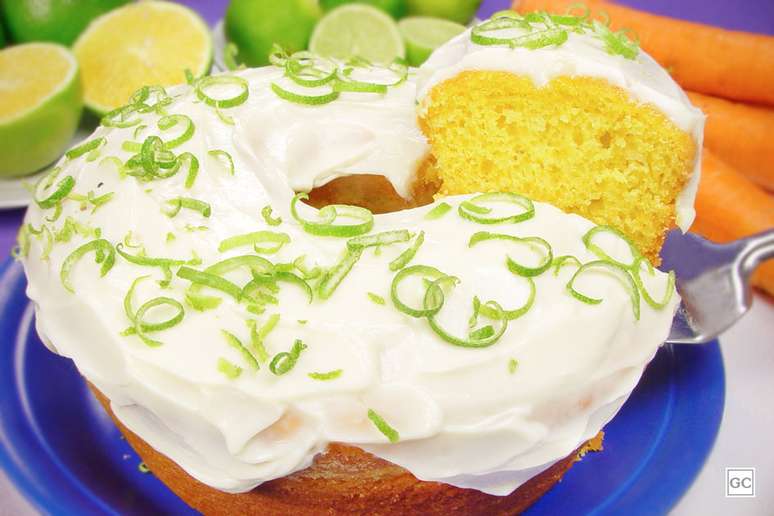 Bolo de cenoura cítrico – Foto: Guia da Cozinha