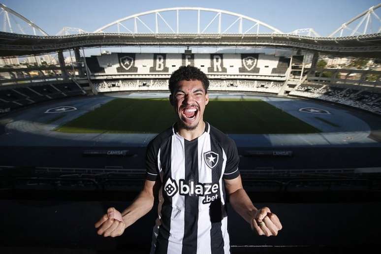 Adryelson foi anunciado pelo Botafogo na última sexta-feira (Vítor Silva/Botafogo FR)