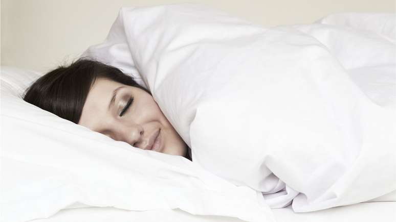 Várias pesquisas se dedicam a entender como certas pessoas conseguem alcançar um descanso mais eficiente, precisando de menos horas de sono para recuperar energias.