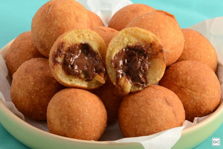Bolinho de chuva de cenoura com chocolate – Foto: Guia da Cozinha