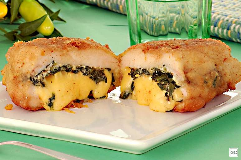 Frango empanado com espinafre e queijo – Foto: Guia da Cozinha