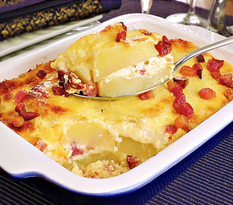 Batata gratinada com bacon (Reprodu&ccedil;&atilde;o / Guia da Cozinha)