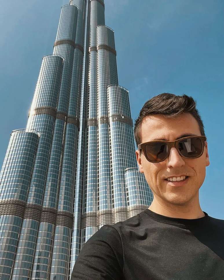 Julien Tremblay - engenheiro de software com 31 anos de idade de Montreal, no Canad&aacute; - mora em Dubai, nos Emirados &Aacute;rabes Unidos, e continua a trabalhar para empregadores no exterior com seu visto de n&ocirc;made digital