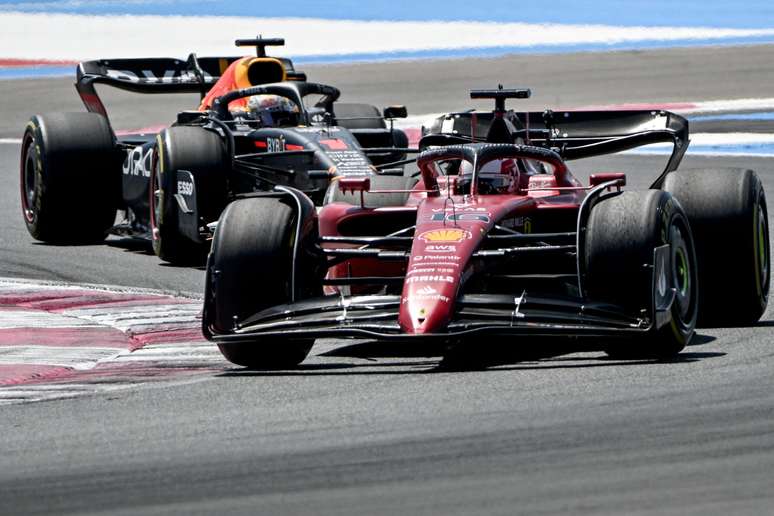 Charles Leclerc e Max Verstappen na briga 