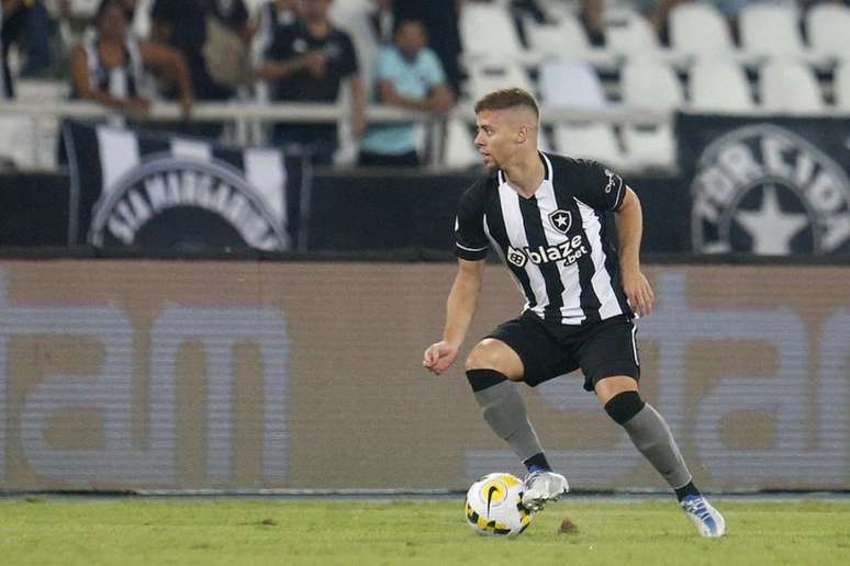 Lucas Fernandes em ação pelo Botafogo (Foto: Vítor Silva/Botafogo)