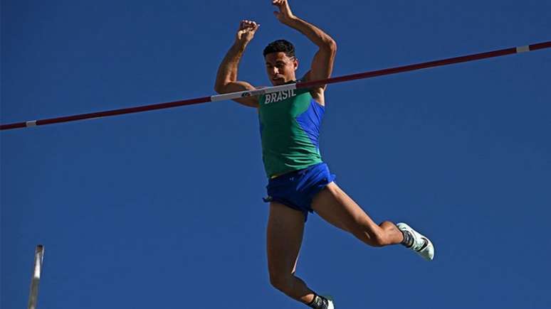 Brasileiro teve dificuldades no sarrafo em 5,94m (Foto: Ben Stansall / AFP)