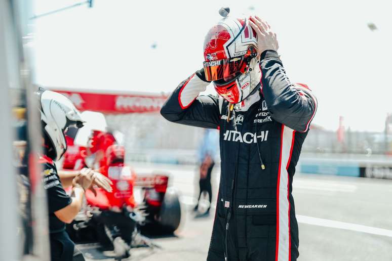 Josef Newgarden sofreu acidente quando era líder em Iowa 