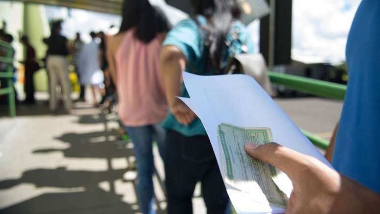 Fila para título de eleitor