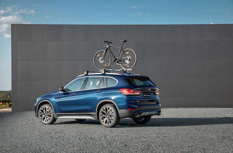 BMW X1 Outdoor e BMW M Bike: cada veículo tem seu preço isolado.