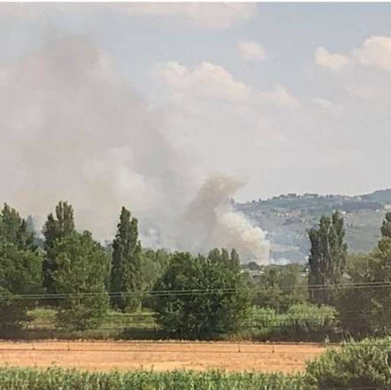 ++ Incendio vicino ad aeroporto Firenze, stop voli per fumo ++