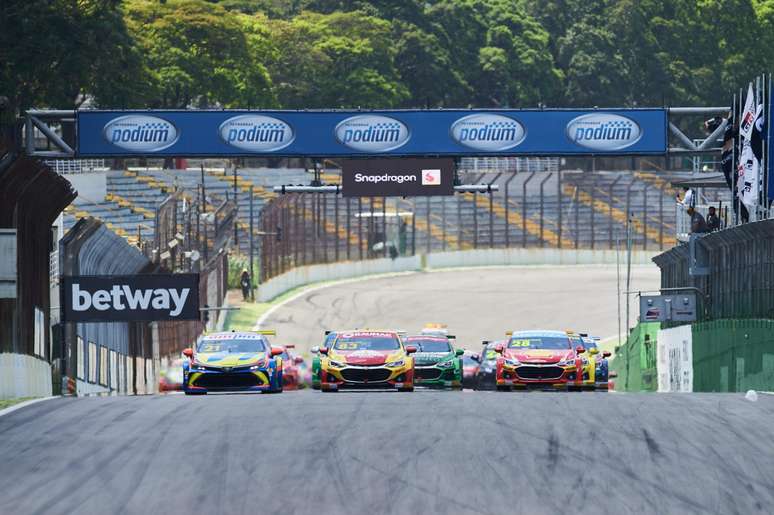 Autódromo de Interlagos abriu a temporada 2022 da Stock Car com a Corrida de Duplas 