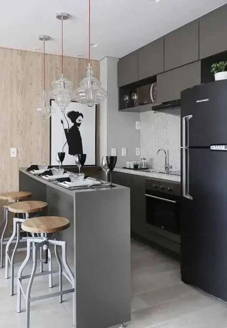 74. Armário de cozinha preto e cinza para cozinha moderna. Fonte: Ideias Decor